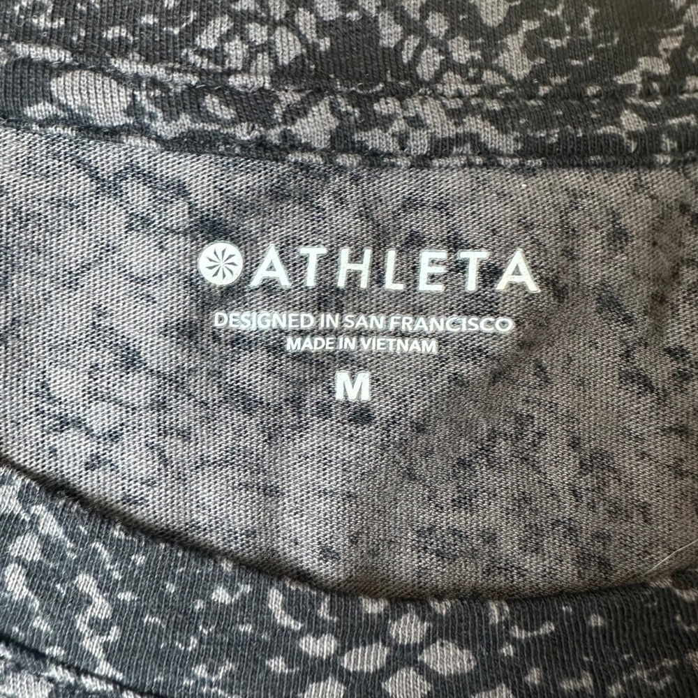 Athleta Snake‎ Print Short Sleeve T Shirt Top Women's Medium Gray Black - Picture 2 of 7